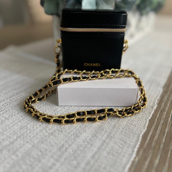 Chanel Beauty Makeup Crossbody Bag with Mirror & Detachable Chain Black Gold NIB - Picture 3 of 10